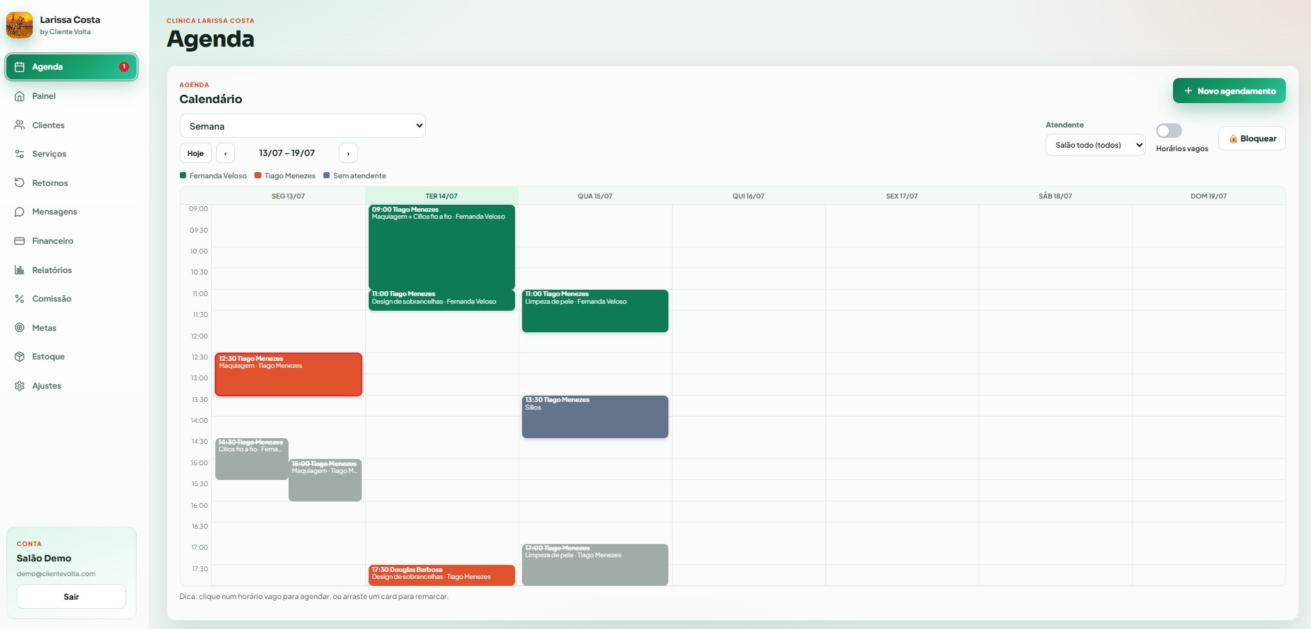 Tela do sistema com o menu à esquerda e a agenda no centro